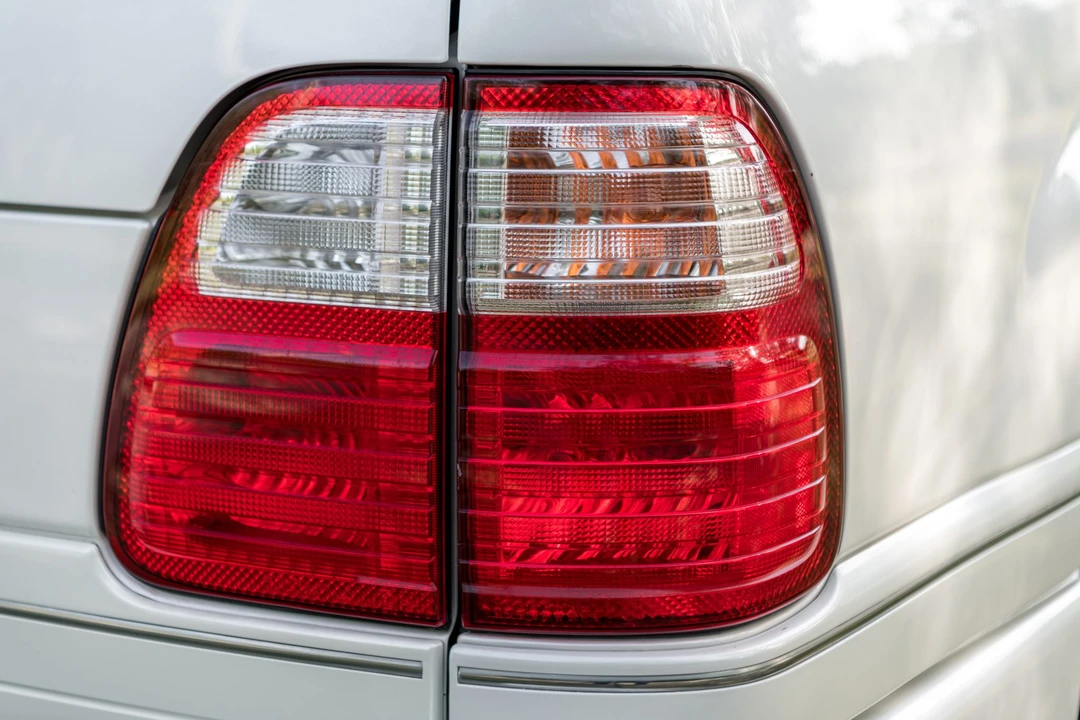 2004 Lexus LX 2nd Gen - Image 17 of 31