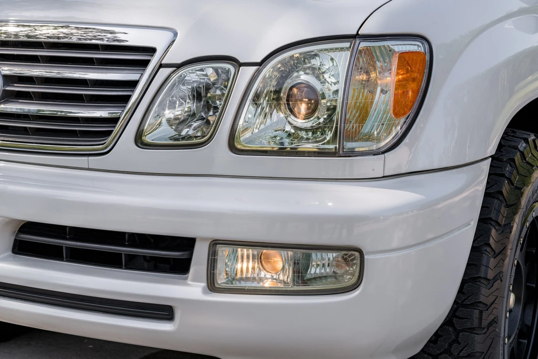 2004 Lexus LX 2nd Gen - Image 11 of 31