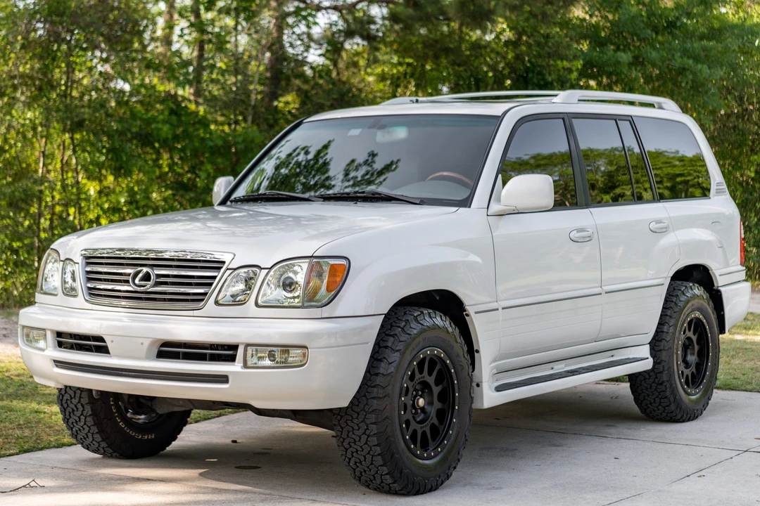 2004 Lexus LX 2nd Gen - Image 2 of 31