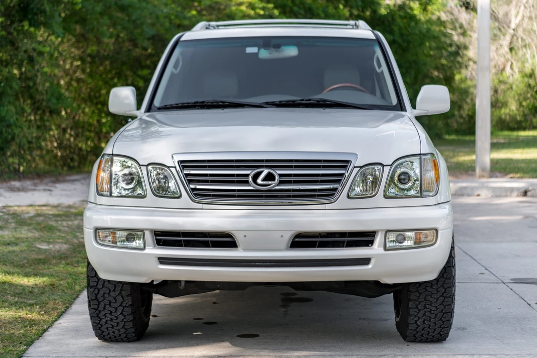 2004 Lexus LX 2nd Gen - Image 3 of 31