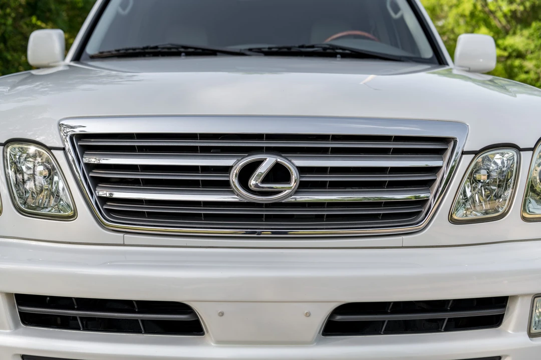 2004 Lexus LX 2nd Gen - Image 21 of 31