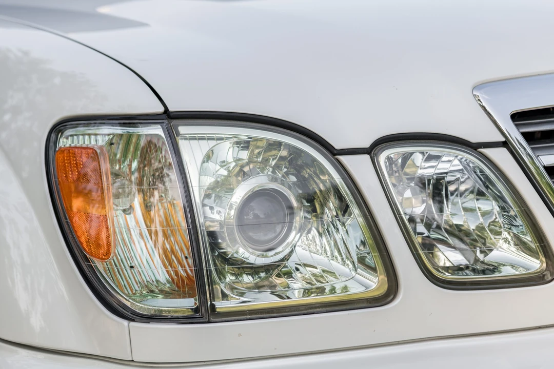 2004 Lexus LX 2nd Gen - Image 12 of 31