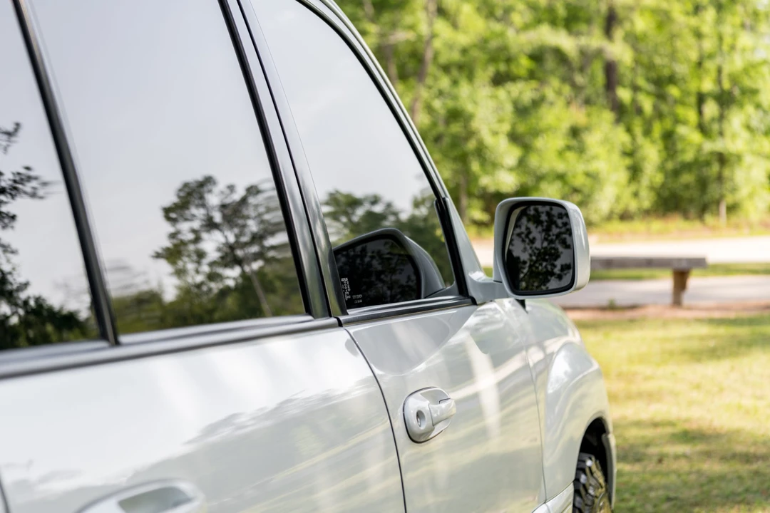2004 Lexus LX 2nd Gen - Image 23 of 31