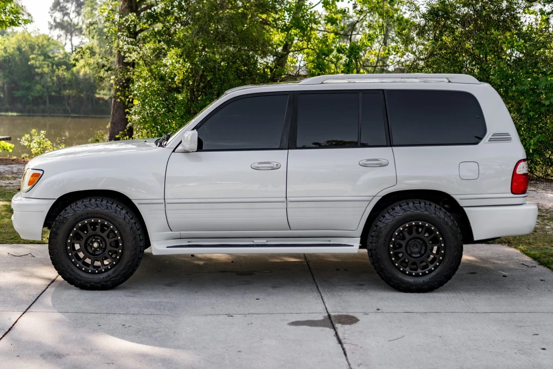 2004 Lexus LX 2nd Gen - Image 9 of 31