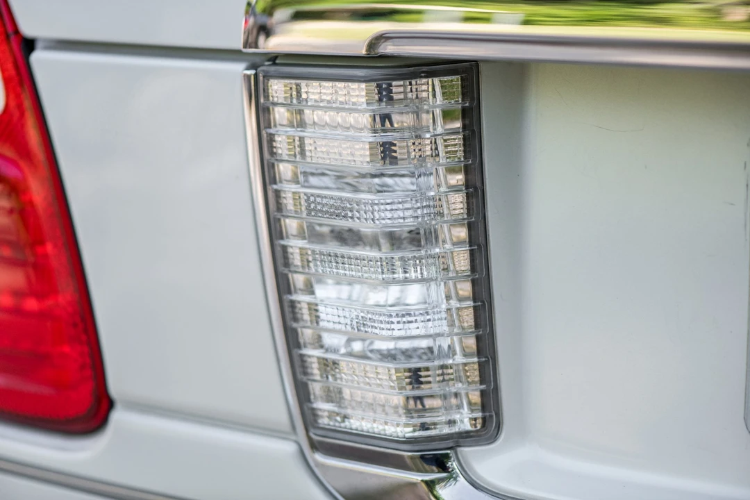 2004 Lexus LX 2nd Gen - Image 27 of 31