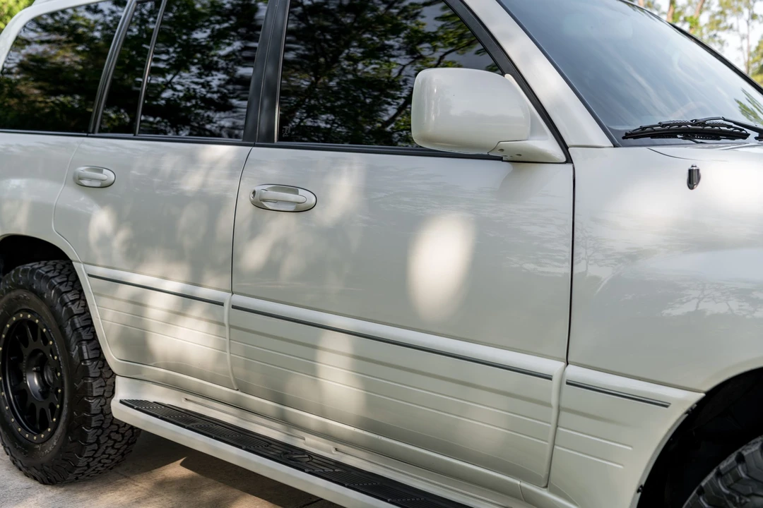 2004 Lexus LX 2nd Gen - Image 26 of 31