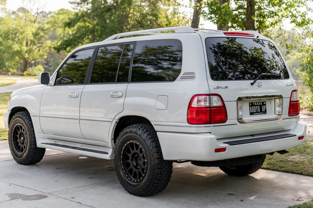 2004 Lexus LX 2nd Gen - Image 8 of 31