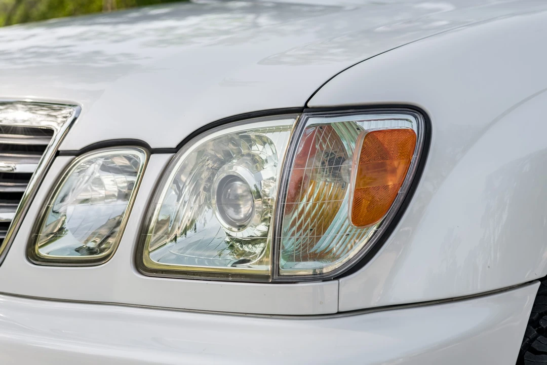 2004 Lexus LX 2nd Gen - Image 13 of 31