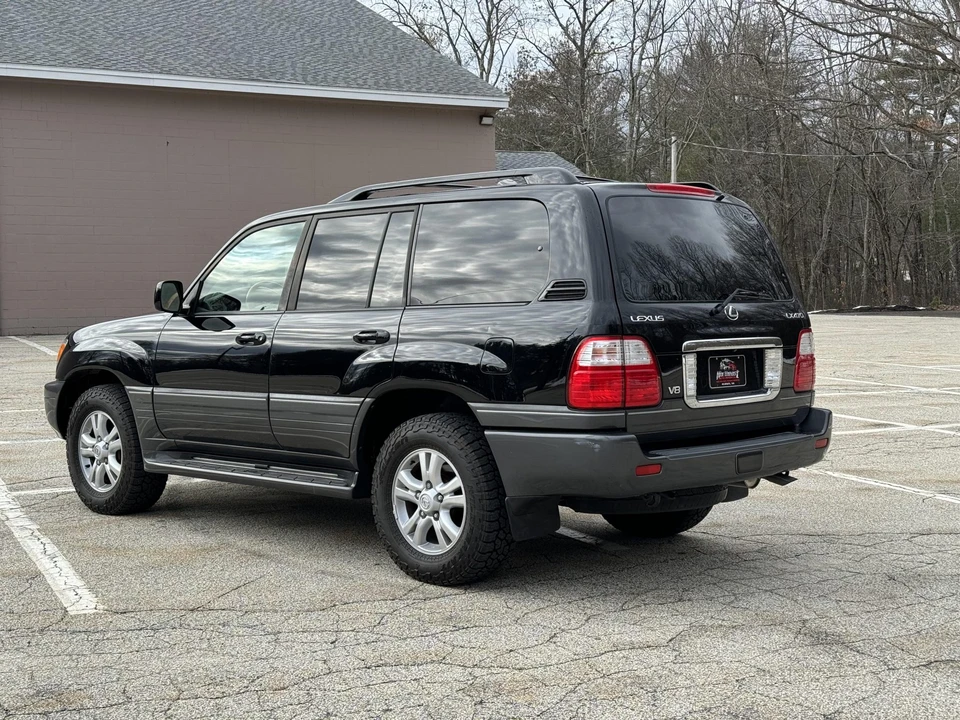 2004 Lexus LX 2nd Gen - Image 4 of 31