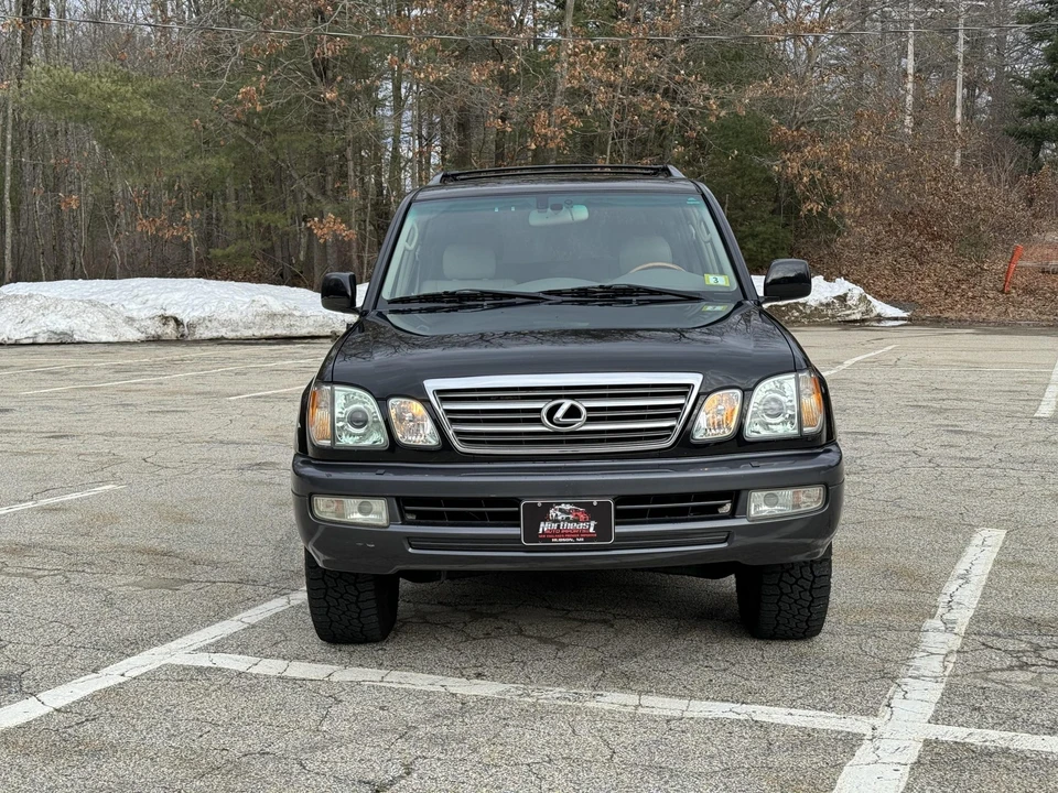 2004 Lexus LX 2nd Gen - Image 9 of 31