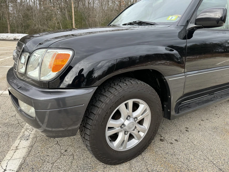 2004 Lexus LX 2nd Gen - Image 12 of 31