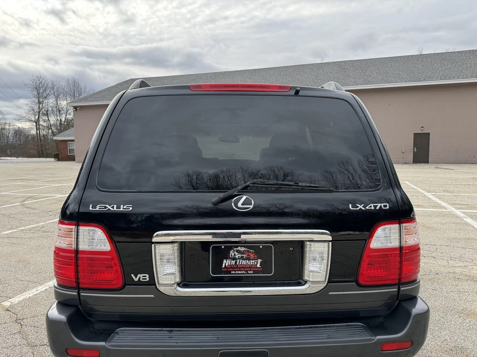 2004 Lexus LX 2nd Gen - Image 19 of 31