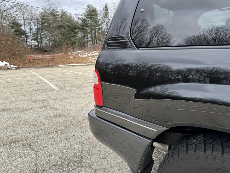 2004 Lexus LX 2nd Gen - Image 22 of 31