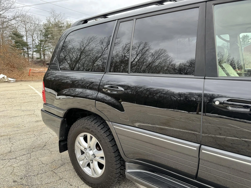 2004 Lexus LX 2nd Gen - Image 23 of 31
