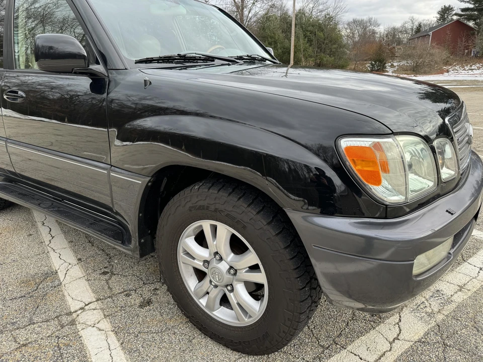 2004 Lexus LX 2nd Gen - Image 25 of 31