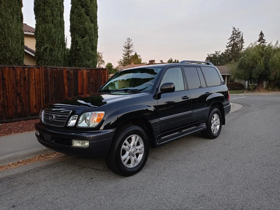 2004 Lexus LX 2nd Gen - Image 11 of 31