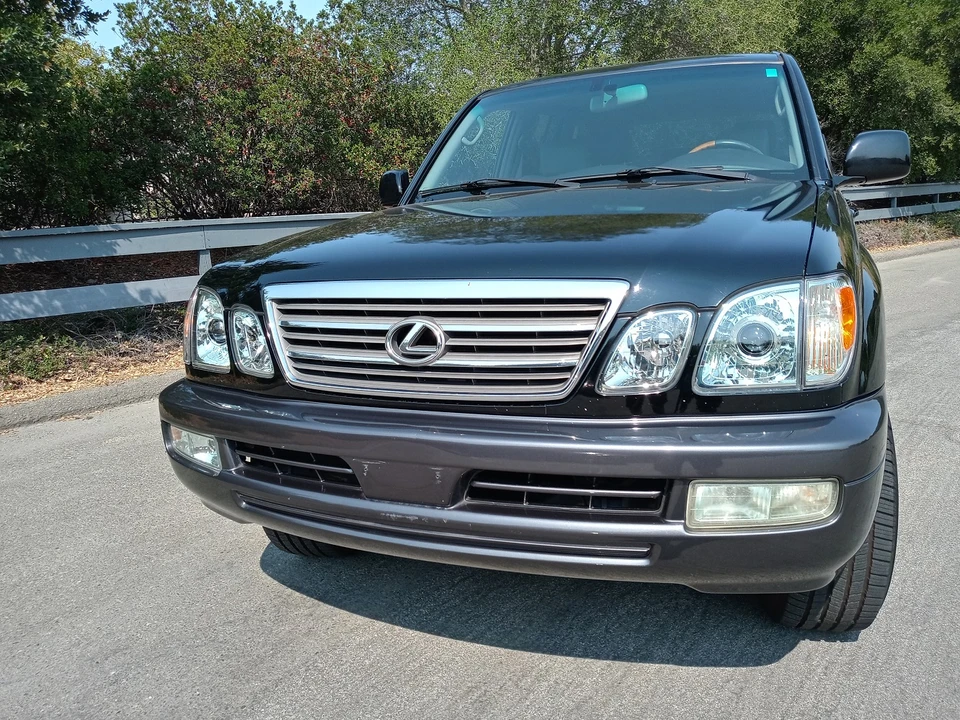 2004 Lexus LX 2nd Gen - Image 12 of 31