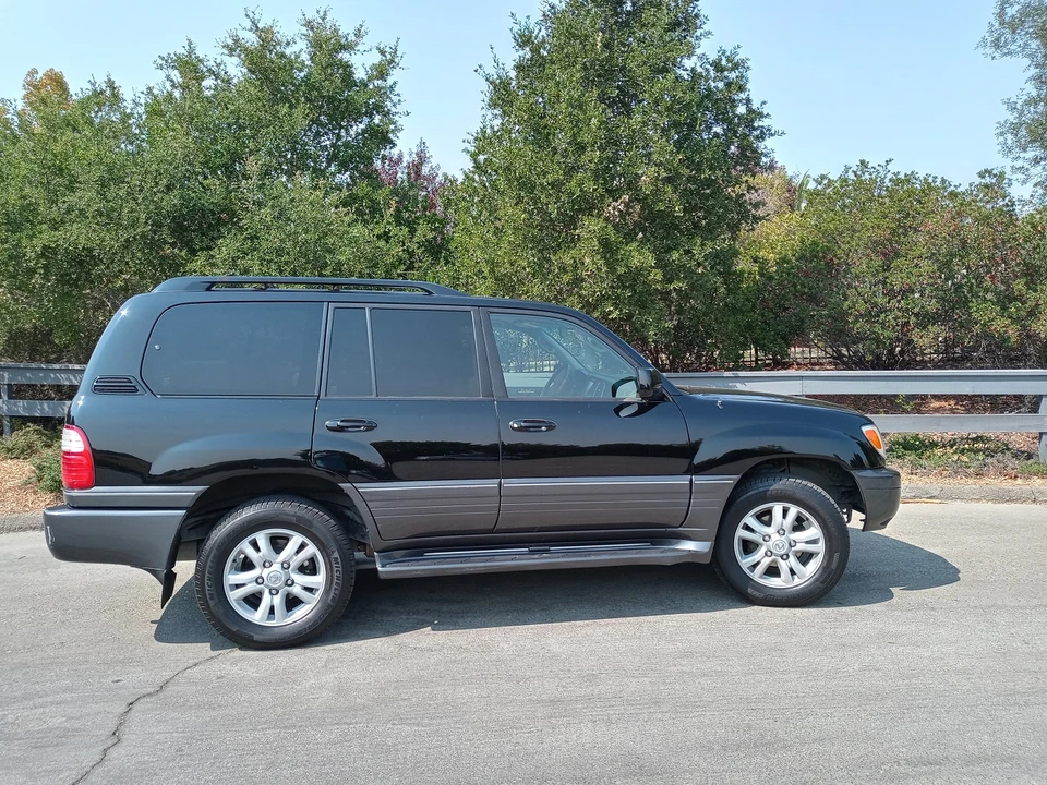2004 Lexus LX 2nd Gen - Image 18 of 31