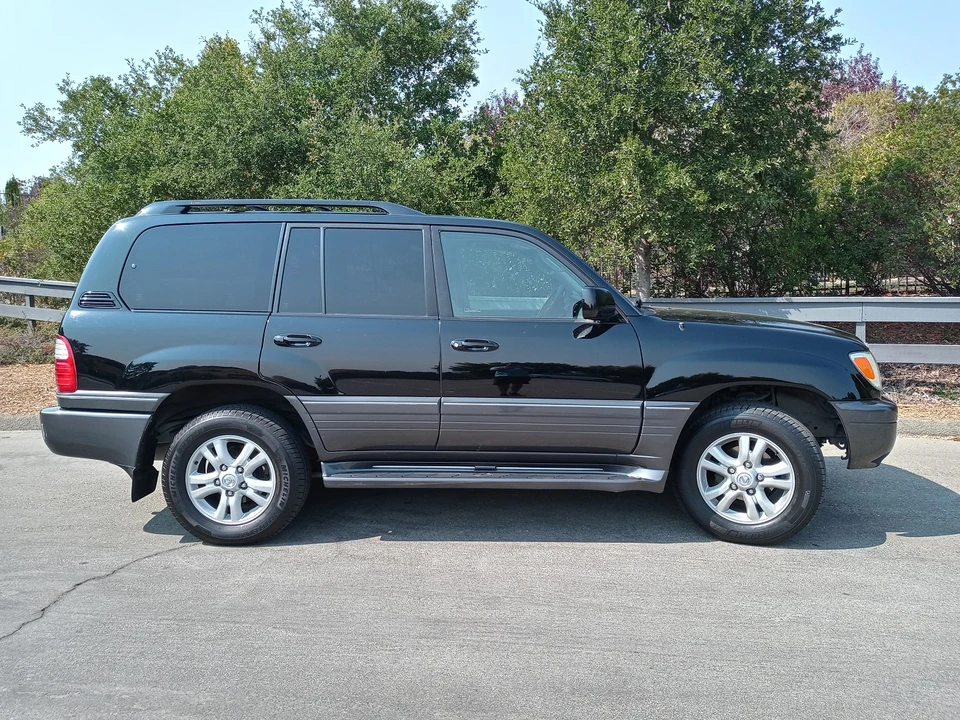 2004 Lexus LX 2nd Gen - Image 19 of 31