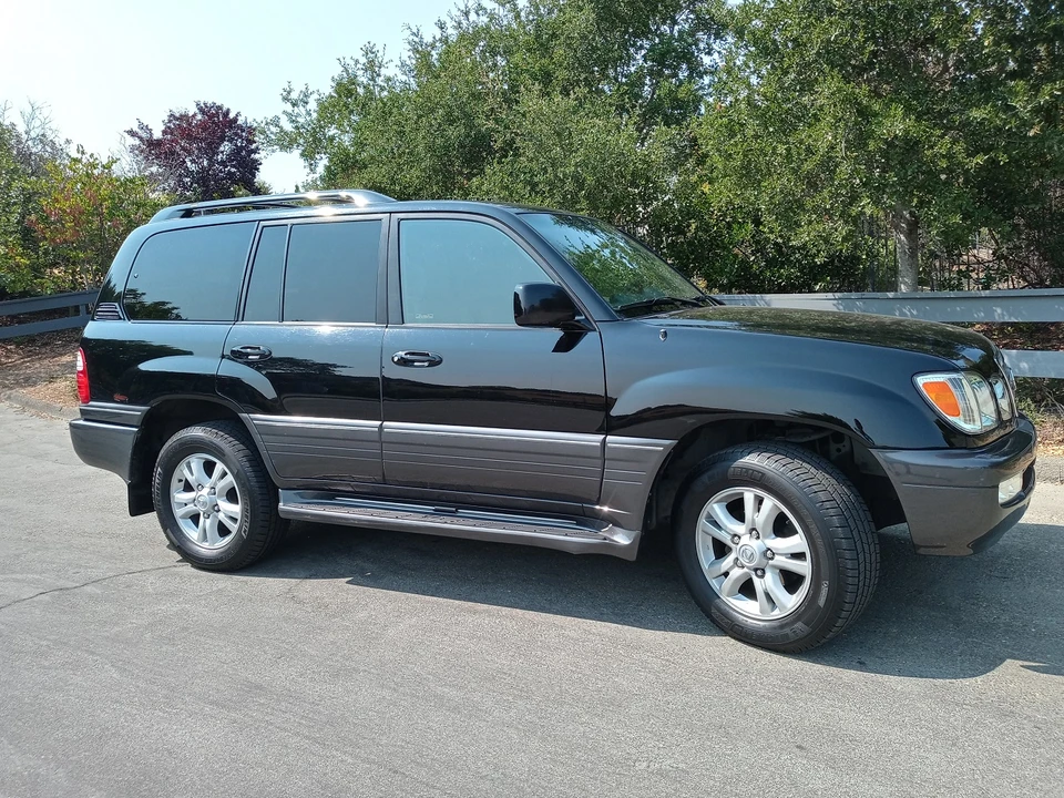 2004 Lexus LX 2nd Gen - Image 21 of 31