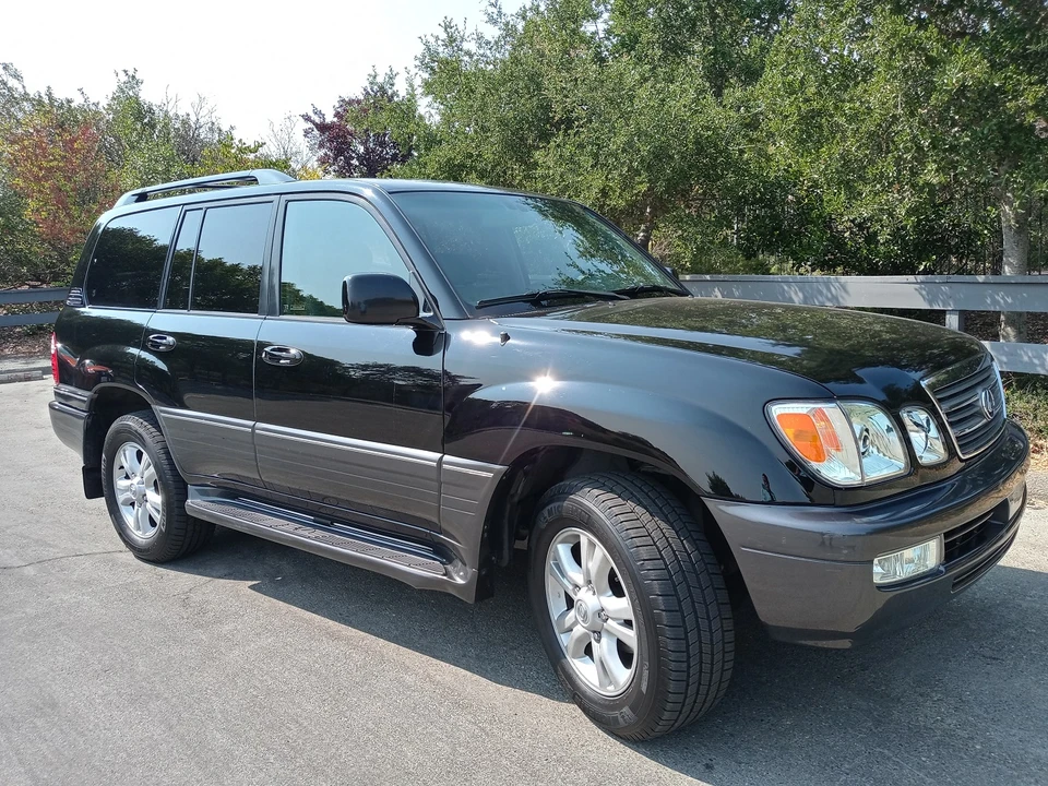 2004 Lexus LX 2nd Gen - Image 23 of 31