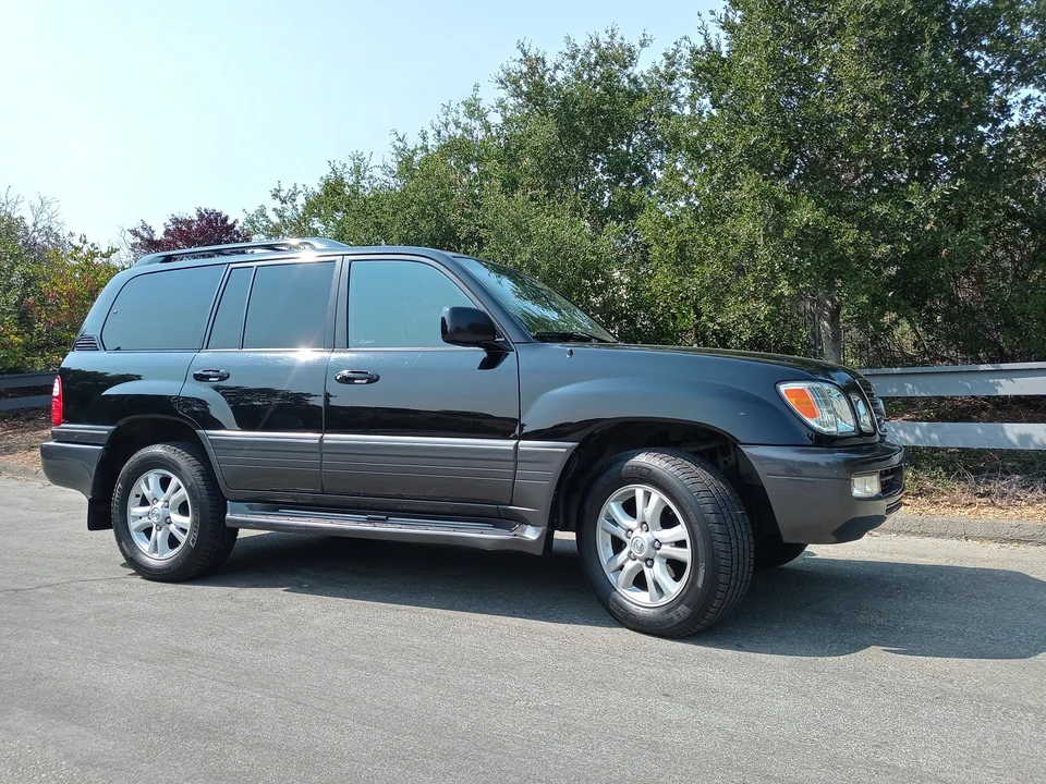 2004 Lexus LX 2nd Gen - Image 22 of 31