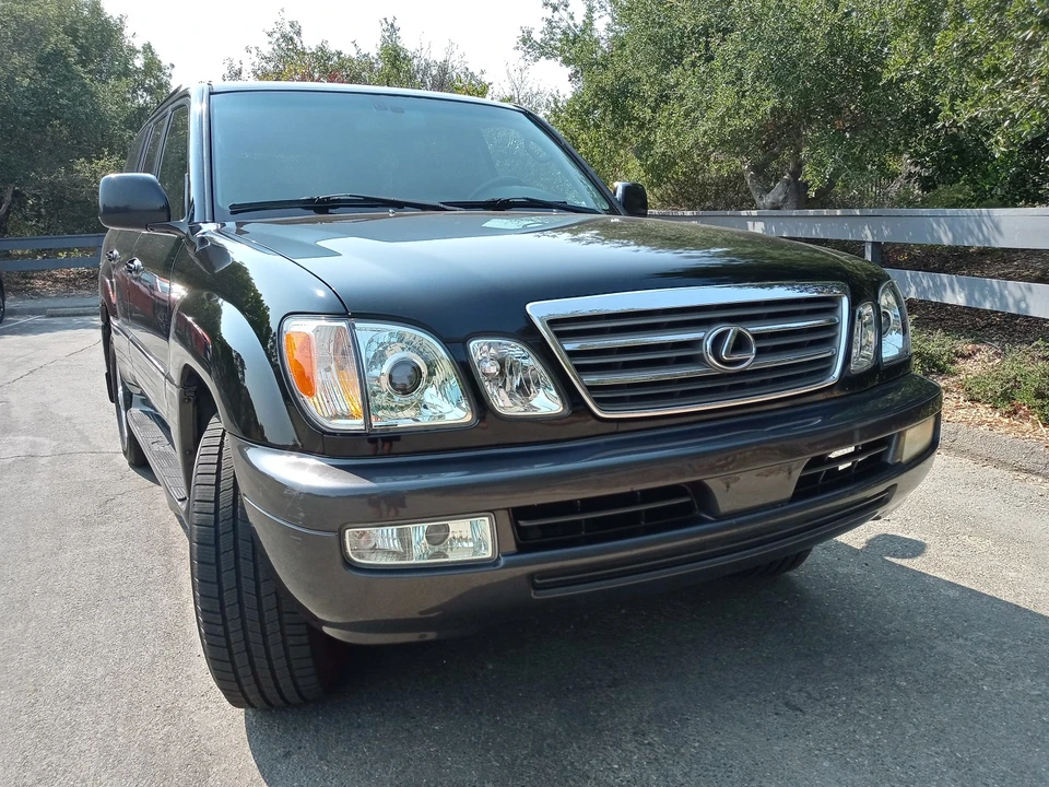 2004 Lexus LX 2nd Gen - Image 25 of 31