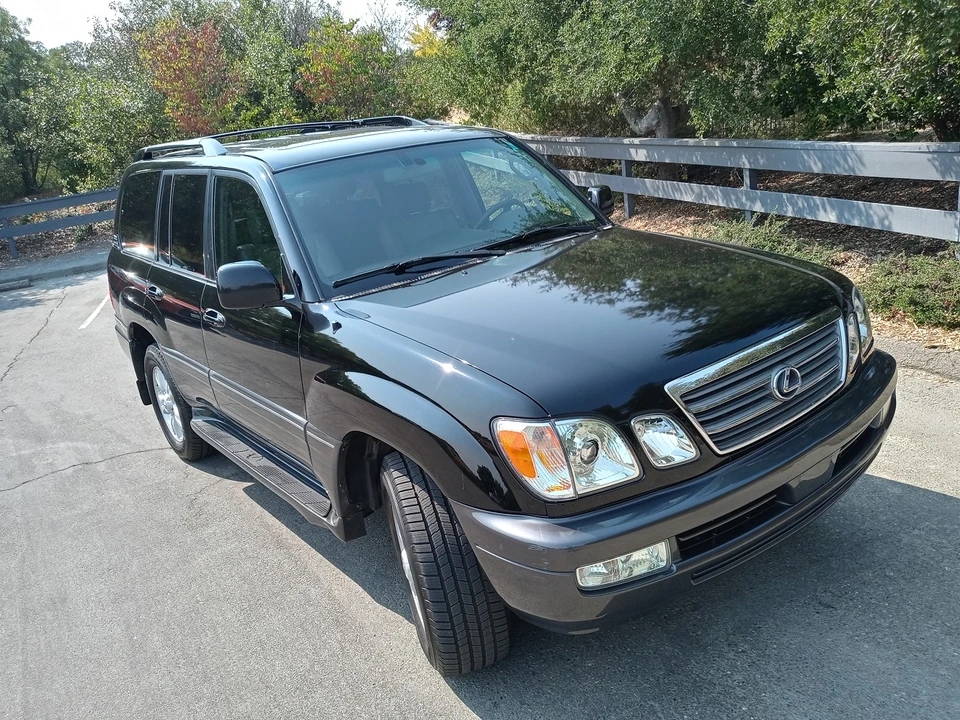 2004 Lexus LX 2nd Gen - Image 24 of 31