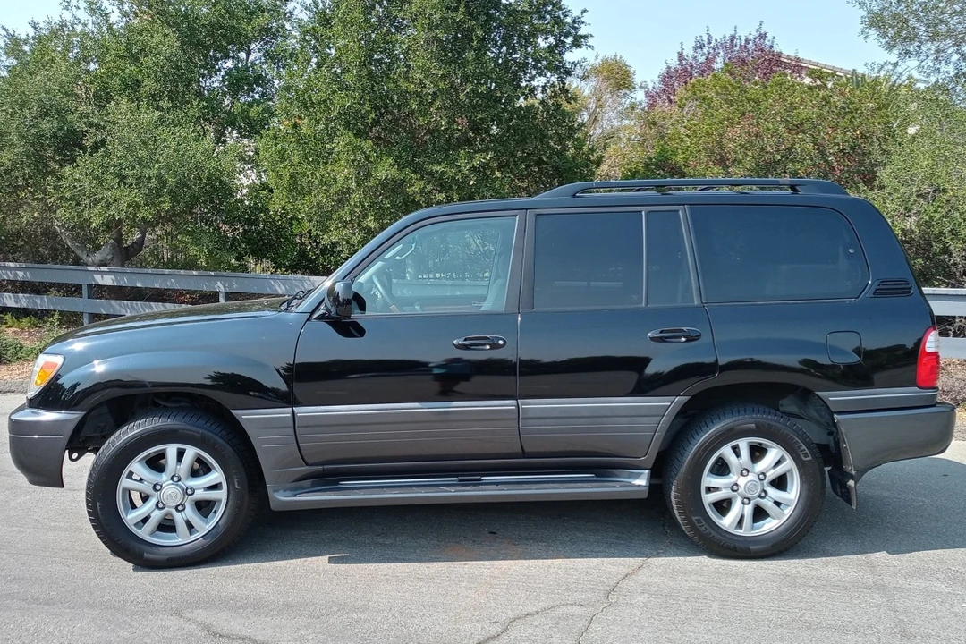 2004 Lexus LX 2nd Gen - Image 16 of 31