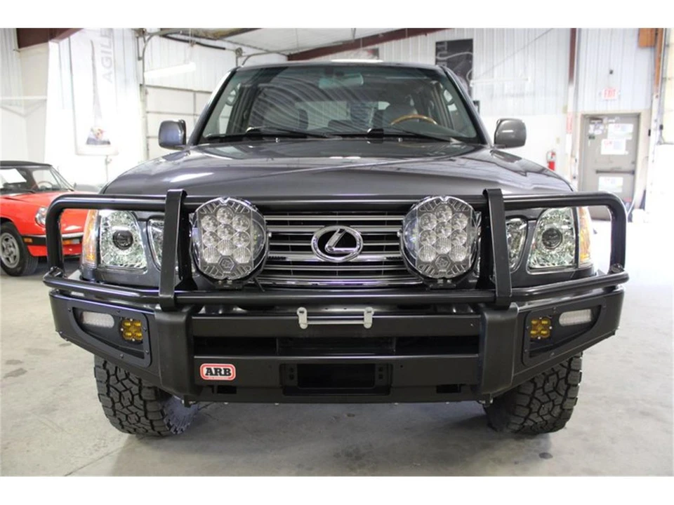 2004 Lexus LX 2nd Gen - Image 9 of 31
