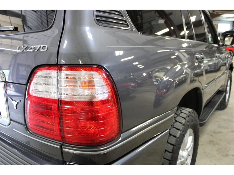 2004 Lexus LX 2nd Gen - Image 13 of 31