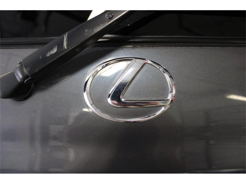 2004 Lexus LX 2nd Gen - Image 21 of 31