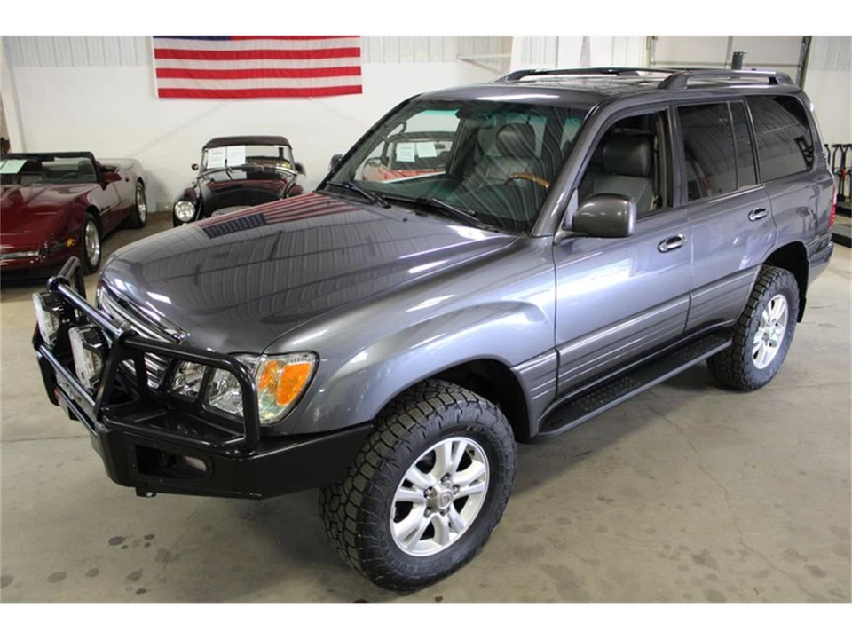 2004 Lexus LX 2nd Gen - Image 17 of 31