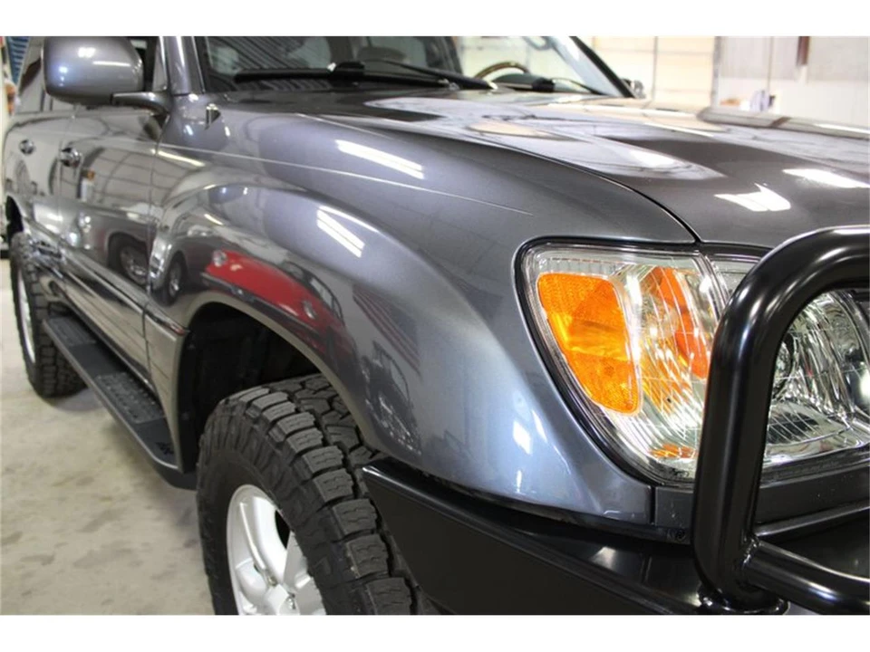 2004 Lexus LX 2nd Gen - Image 14 of 31