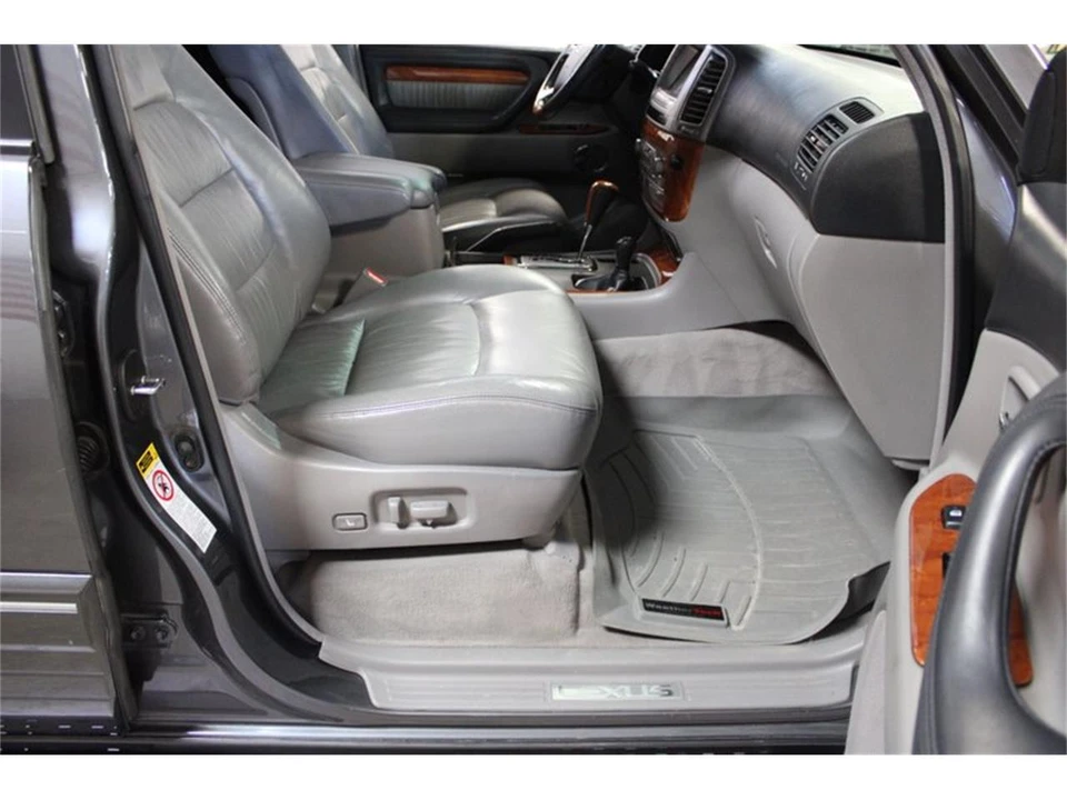 2004 Lexus LX 2nd Gen - Image 26 of 31