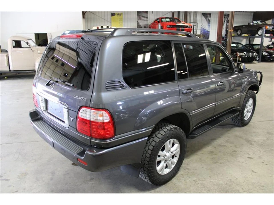 2004 Lexus LX 2nd Gen - Image 19 of 31