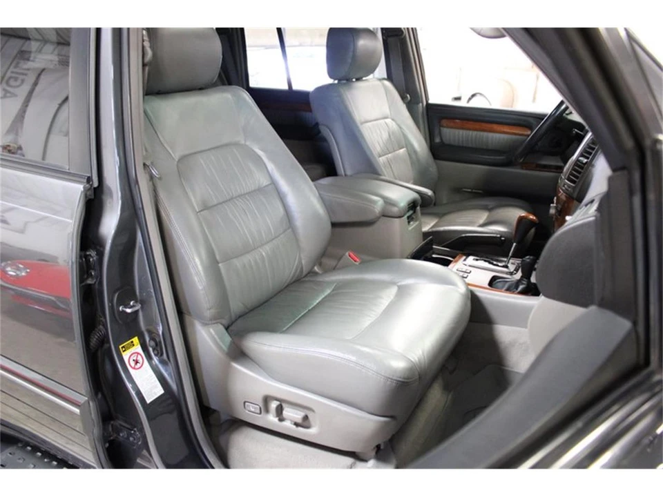 2004 Lexus LX 2nd Gen - Image 27 of 31