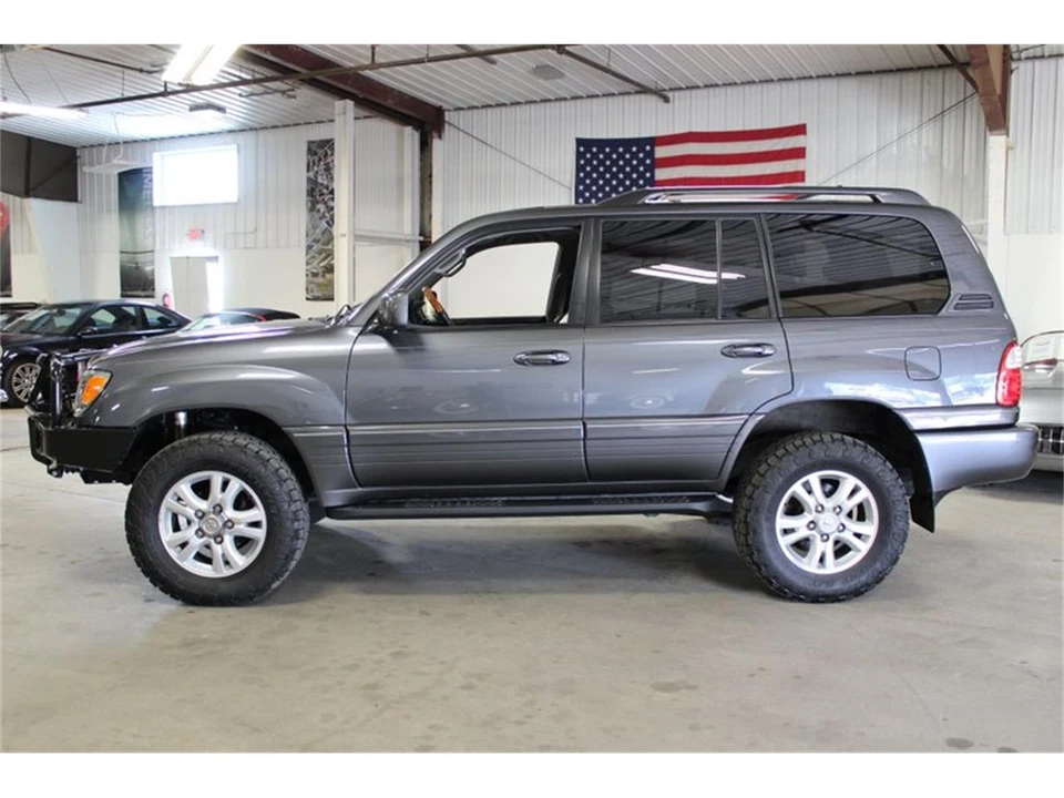 2004 Lexus LX 2nd Gen - Image 3 of 31