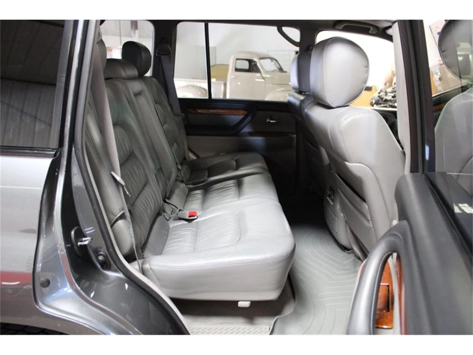 2004 Lexus LX 2nd Gen - Image 31 of 31