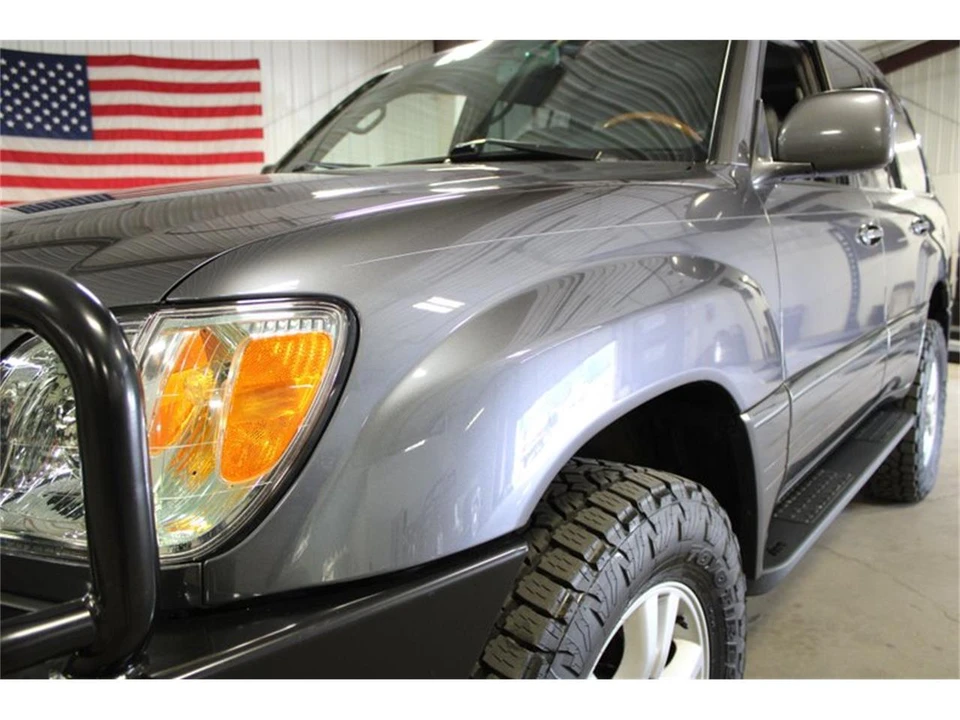 2004 Lexus LX 2nd Gen - Image 11 of 31