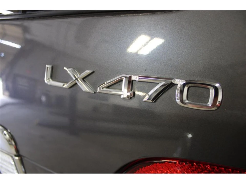 2004 Lexus LX 2nd Gen - Image 20 of 31