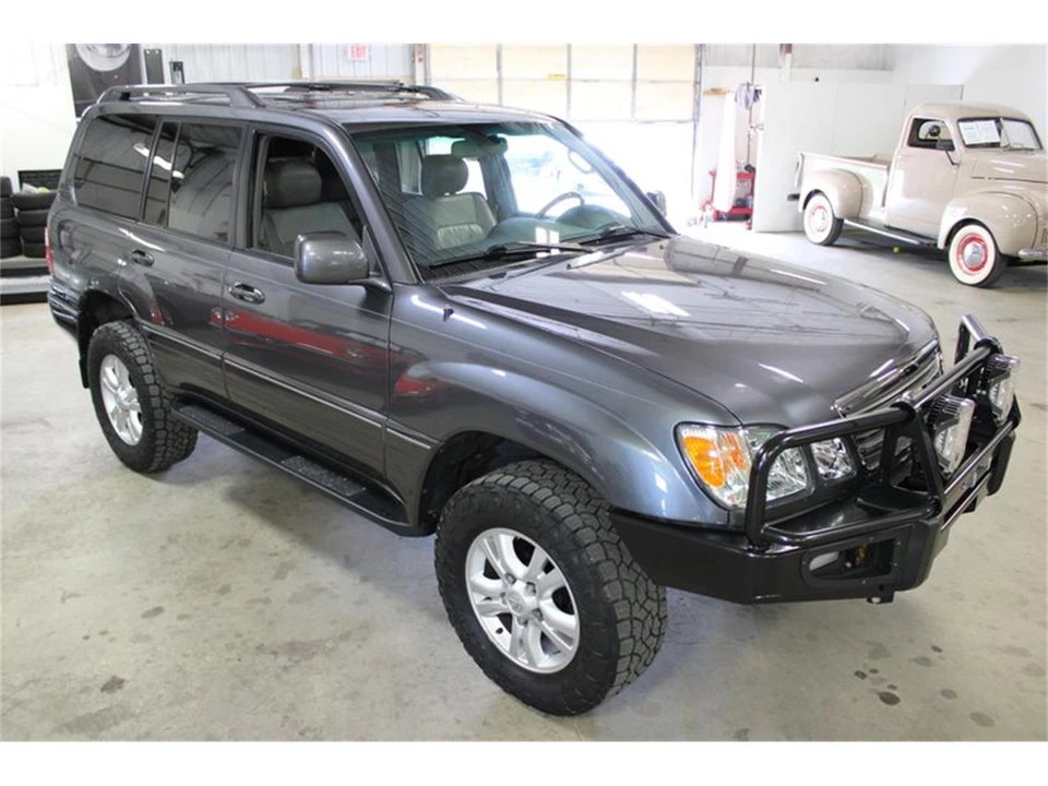 2004 Lexus LX 2nd Gen - Image 16 of 31