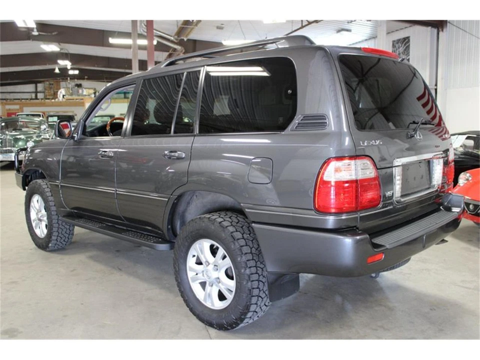 2004 Lexus LX 2nd Gen - Image 4 of 31