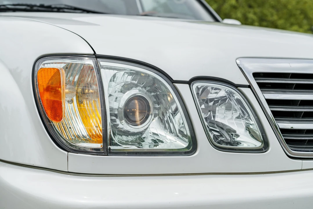 2004 Lexus LX 2nd Gen - Image 16 of 31