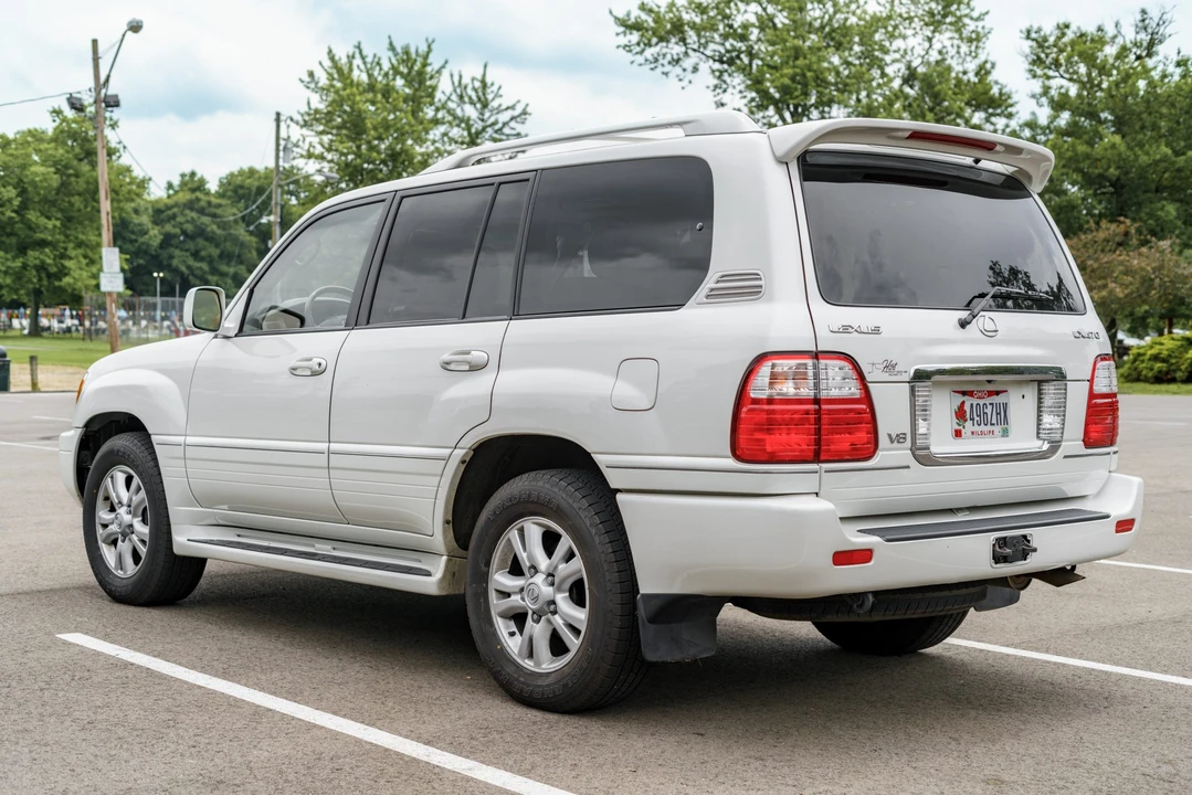 2004 Lexus LX 2nd Gen - Image 3 of 31