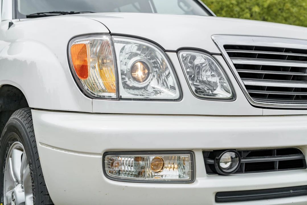 2004 Lexus LX 2nd Gen - Image 18 of 31