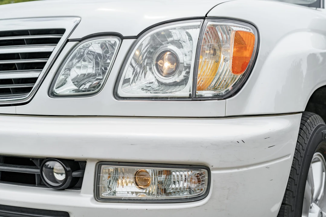 2004 Lexus LX 2nd Gen - Image 19 of 31