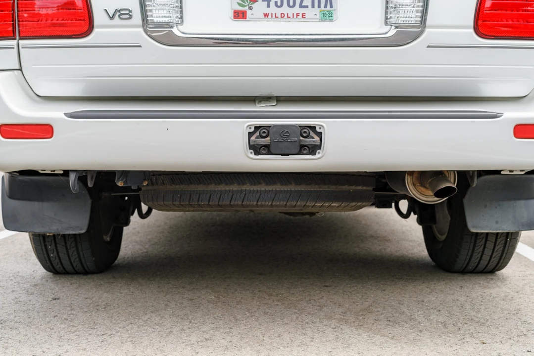2004 Lexus LX 2nd Gen - Image 27 of 31