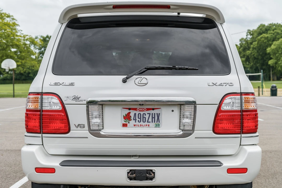 2004 Lexus LX 2nd Gen - Image 25 of 31