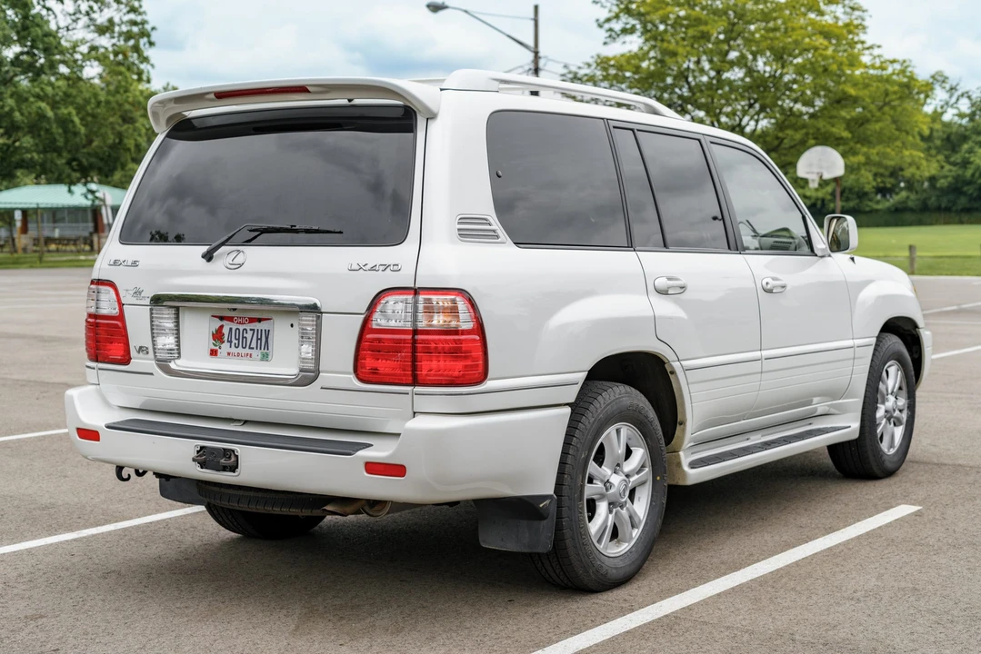 2004 Lexus LX 2nd Gen - Image 4 of 31